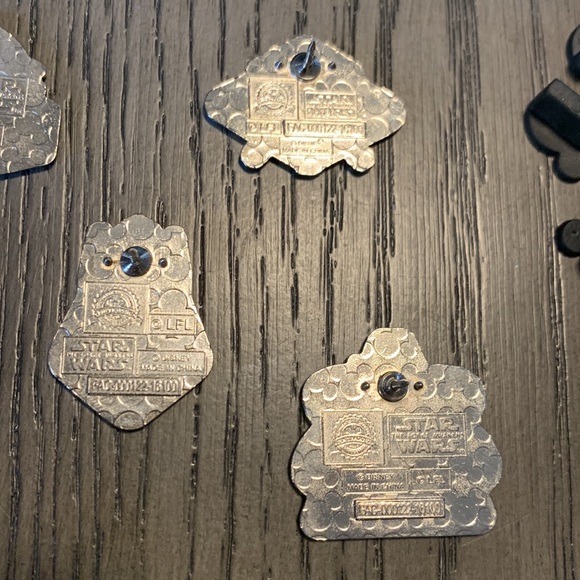 Set of Star Wars Pins from Disney - 5 pins - Picture 6 of 6
